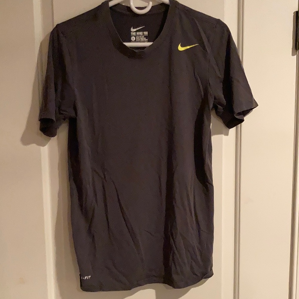 Men’s Nike Dri-fit Athletic T-Shirt. Size S, GREY
